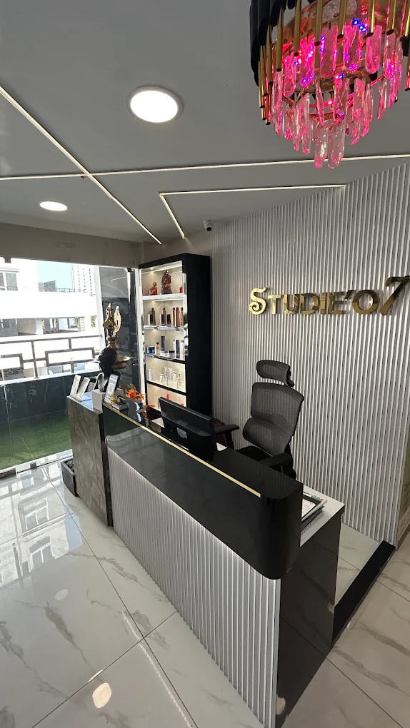 Studieo7 Thalambur salon ambience
